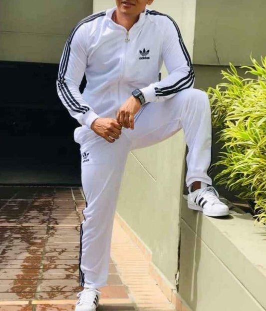 Conjunto de Sudadera adidas – Comodidad y Estilo en un Solo Look